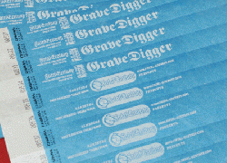 Grave Digger. Контрольные браслеты Tyvek® Neon Blue. Нанесение белой краской.