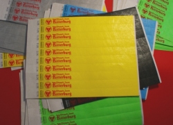 Ritterburg исторический клуб. Контрольные браслеты Tyvek® Yellow, Black, Silver, Blue, Neon Lime. Нанесение красной краской.